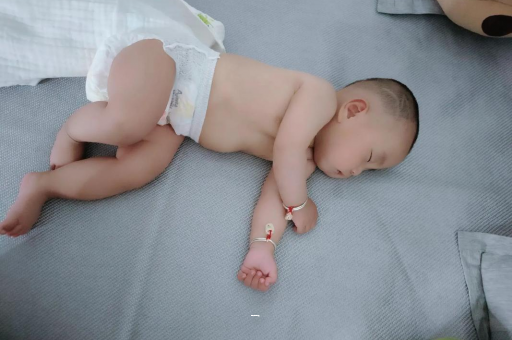白银宝宝咳到吐怎么办